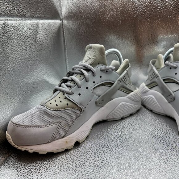 Size 9.5 - Nike‎ Air Huarache SE Runner Wolf Gray Womens Sneakers 634835-032 - Picture 4 of 10
